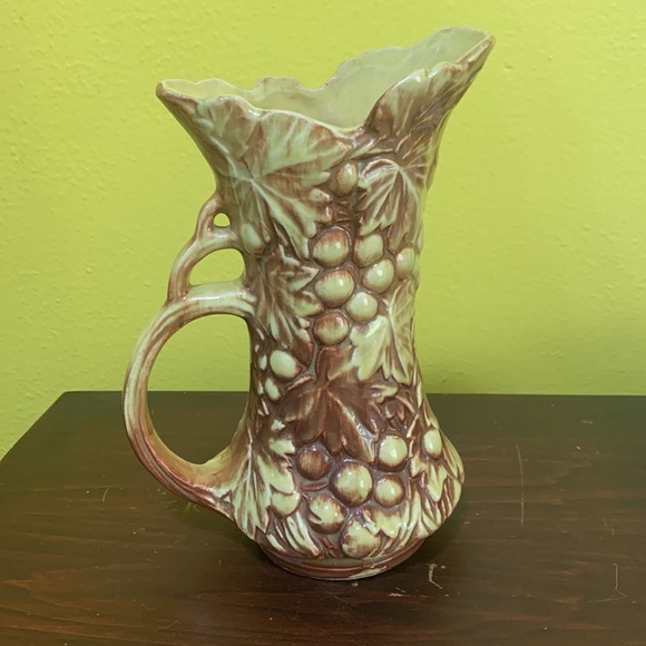 Vintage McCoy , 1950 Yellow grape & leaf 3D pattern pitcher - Picture 3 of 5